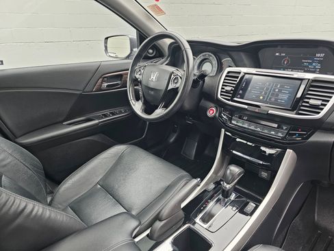 Used 2017 Honda Accord EX-L image 10