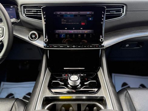 Used 2024 Jeep Wagoneer L Series III w/ Flexible Seating Group image 16