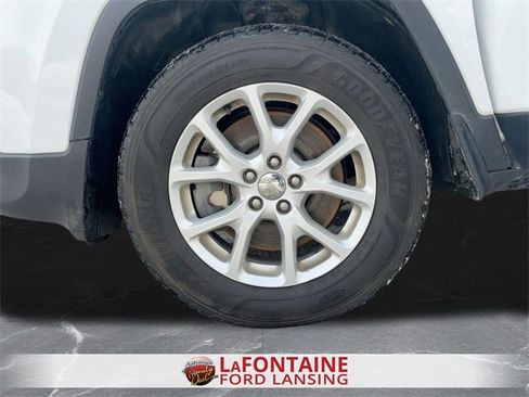 Used 2016 Jeep Cherokee Latitude w/ Cold Weather Group image 33