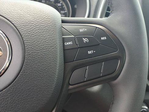 Used 2022 Jeep Cherokee Trailhawk AWD/4WD image 15