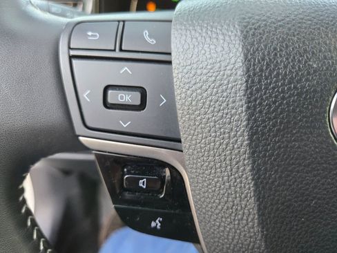 Used 2025 Toyota Camry SE image 14