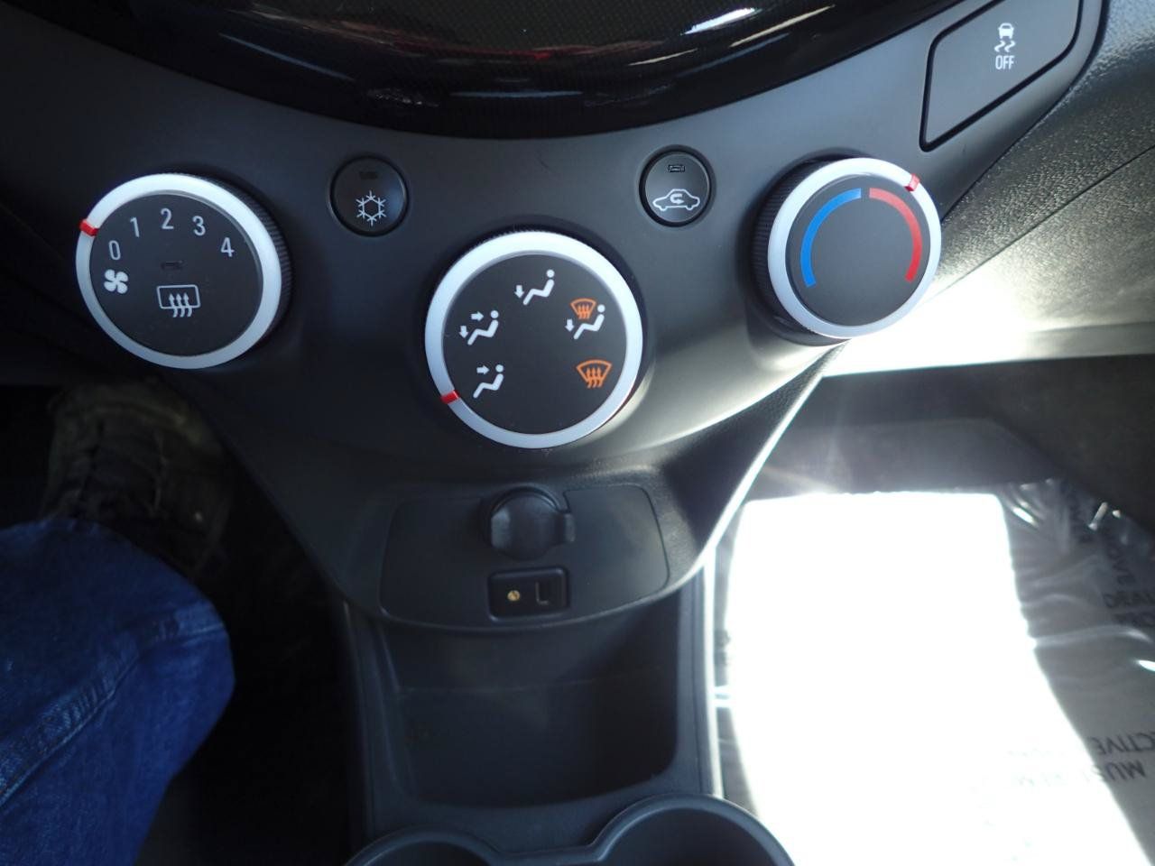 Used 2015 Chevrolet Spark LT FWD image 20