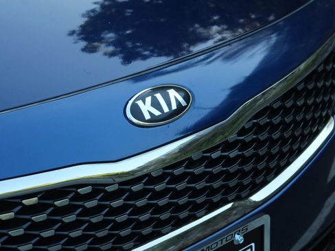 Used 2017 Kia Optima EX w/ Premium Package FWD image 43