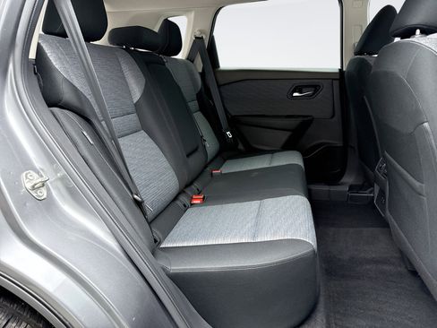 Used 2023 Nissan Rogue SV image 17