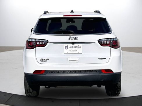 Used 2024 Jeep Compass Latitude w/ Sun and Sound Group image 8