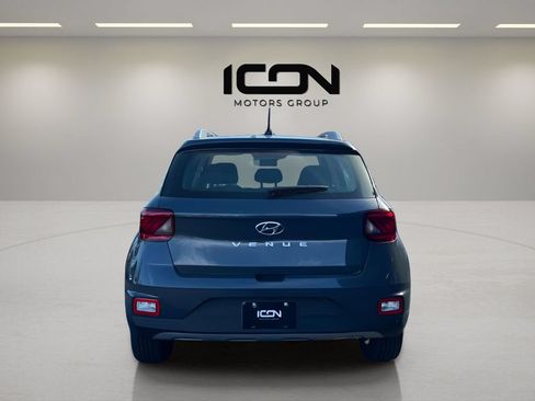 Used 2025 Hyundai Venue SEL FWD image 4