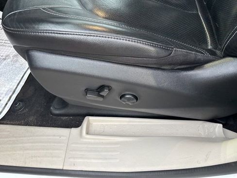 Used 2022 Chrysler Pacifica Touring-L w/ Uconnect Theater Family Group image 12