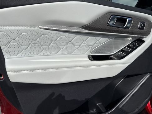 Used 2025 Ford Explorer Platinum w/ LUX Leather Package image 10