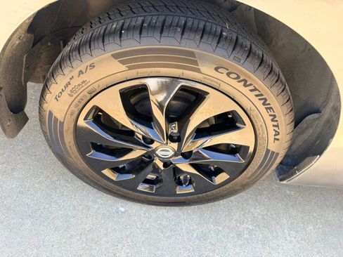 Used 2017 Nissan Sentra SV w/ Style Package FWD image 7