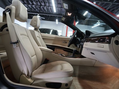 Used 2013 BMW 335i Convertible RWD image 28