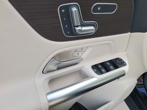 Certified 2025 Mercedes-Benz GLA 250 image 11