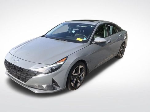 Used 2022 Hyundai Elantra Limited FWD image 2