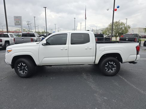Used 2023 Toyota Tacoma SR image 15