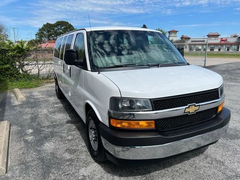 Used 2018 Chevrolet Express 3500 LT w/ LT Preferred Equipment Group image 6