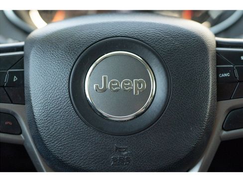 Used 2020 Jeep Cherokee Limited AWD/4WD image 5
