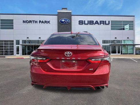 Used 2021 Toyota Camry SE FWD image 4