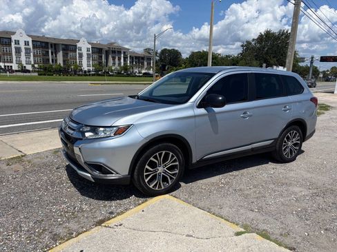 Used 2017 Mitsubishi Outlander ES image 3