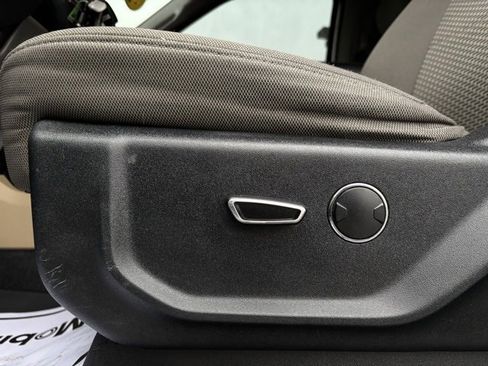 Used 2017 Ford F350 XLT w/ Camper Package image 11