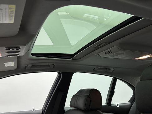 Used 2007 BMW 750i image 6