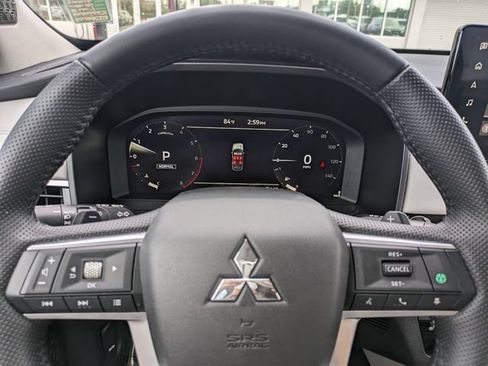 Used 2025 Mitsubishi Outlander SE FWD image 25