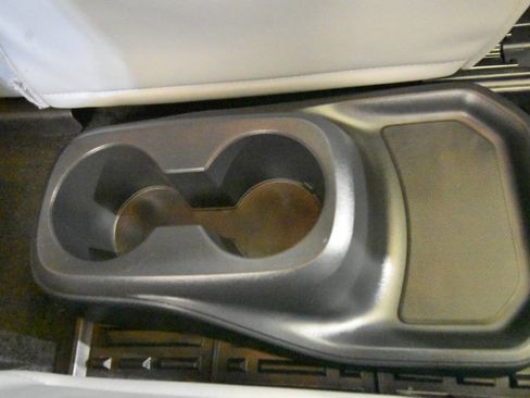 Used 2024 Toyota Highlander XLE image 25