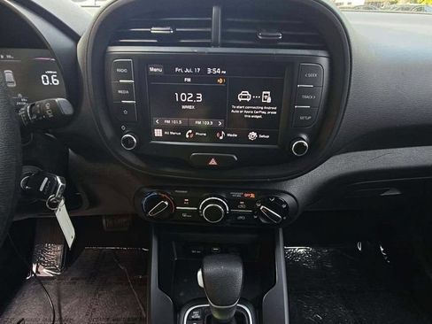 Used 2023 Kia Soul LX w/ Option Group 015 FWD image 11