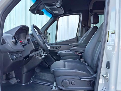 Used 2023 Mercedes-Benz Sprinter 2500 image 15