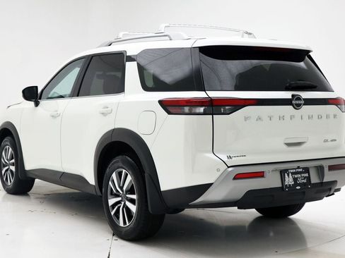Used 2024 Nissan Pathfinder SL image 6