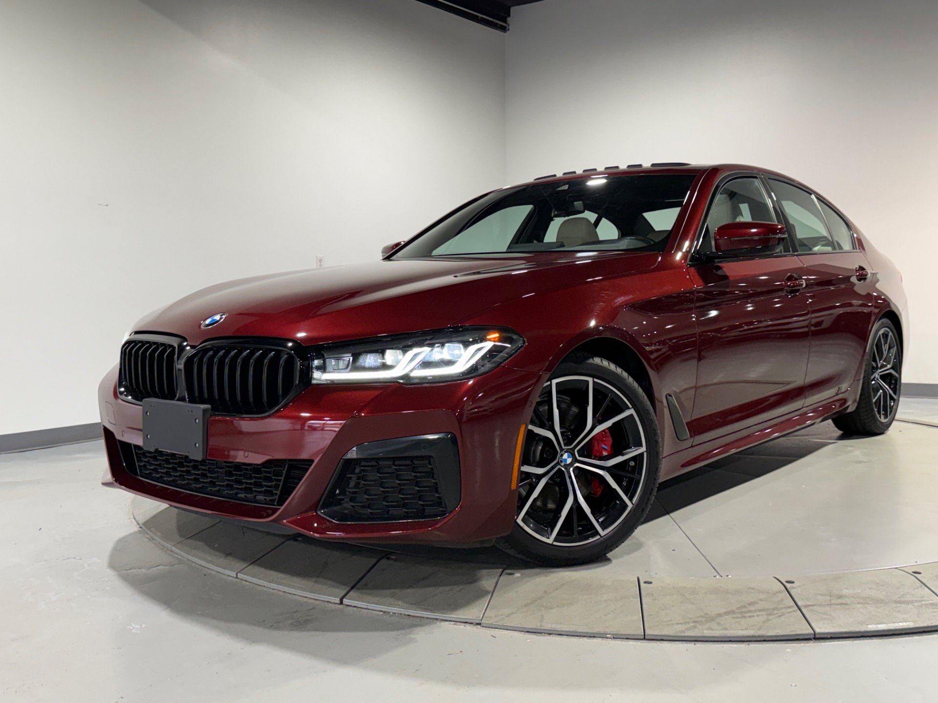 Used 2023 BMW 530i xDrive w/ M Sport Package AWD/4WD image 3