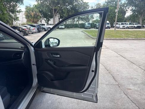 Used 2023 Nissan Rogue SV FWD image 19