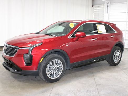 Used 2024 Cadillac XT4 Premium Luxury image 4
