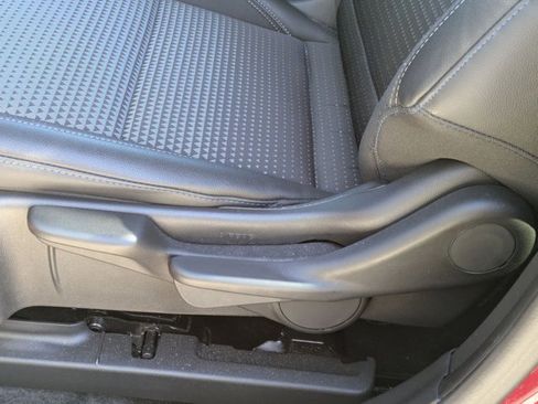 Used 2025 Chevrolet Trax LT w/ LT Convenience Package image 15