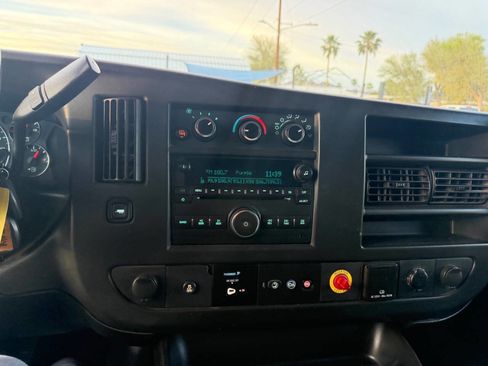 Used 2018 Chevrolet Express 2500 w/ Driver Convenience Package image 25