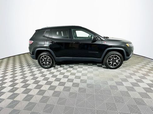 Certified 2025 Jeep Compass Trailhawk w/ Trailhawk Elite Group image 14