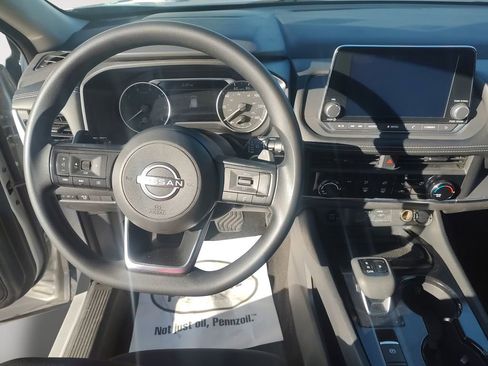 Used 2024 Nissan Rogue S image 10