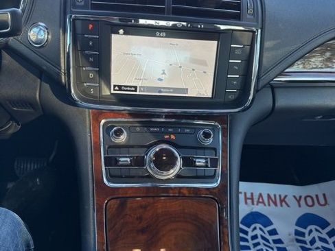 Used 2018 Lincoln Continental Select w/ Technology Package image 9