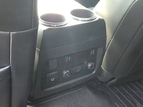 Used 2016 Lincoln Navigator Select RWD image 23