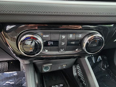 Used 2024 Chevrolet TrailBlazer LT w/ Convenience Package FWD image 20