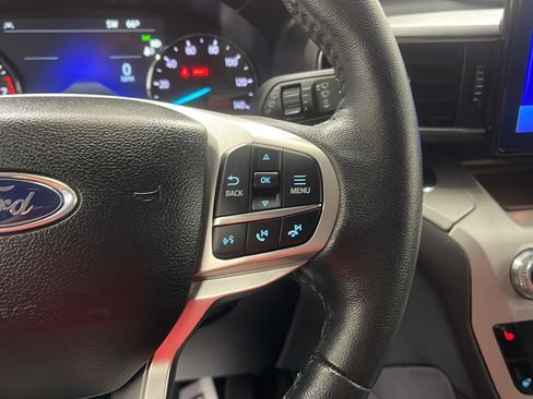Used 2024 Ford Explorer XLT w/ Equipment Group 202A AWD/4WD image 7