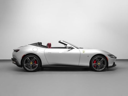 Certified 2025 Ferrari Roma Spider RWD image 6