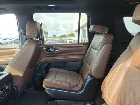 Used 2021 Chevrolet Suburban High Country image 10