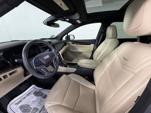 Used 2018 Cadillac XT5 Luxury w/ Driver Awareness Package AWD/4WD image 16
