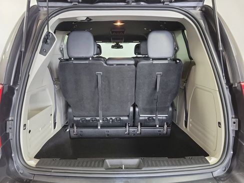 Used 2020 Dodge Grand Caravan SXT FWD image 24