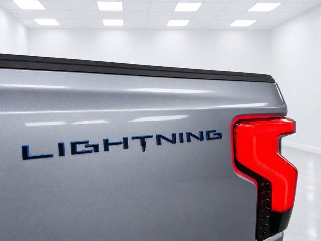 Used 2022 Ford F150 Lightning Lariat AWD/4WD image 9