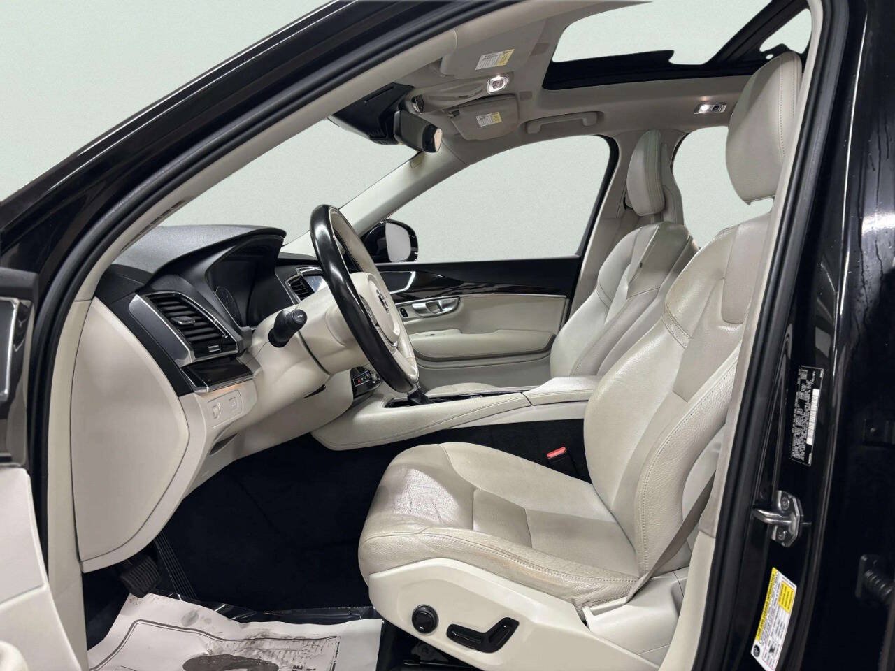 Used 2018 Volvo XC90 T5 Momentum w/ Convenience Package FWD image 16