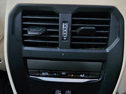 Used 2021 BMW 330i xDrive Sedan w/ Convenience Package image 11