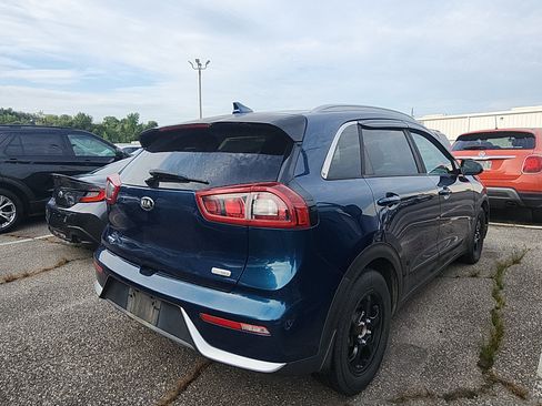 Used 2017 Kia Niro LX FWD image 5