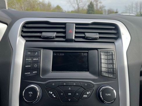 Used 2015 Ford Fusion SE FWD image 17