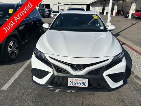 Used 2024 Toyota Camry SE image 2