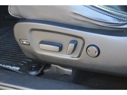 Used 2017 Toyota Highlander SE image 11